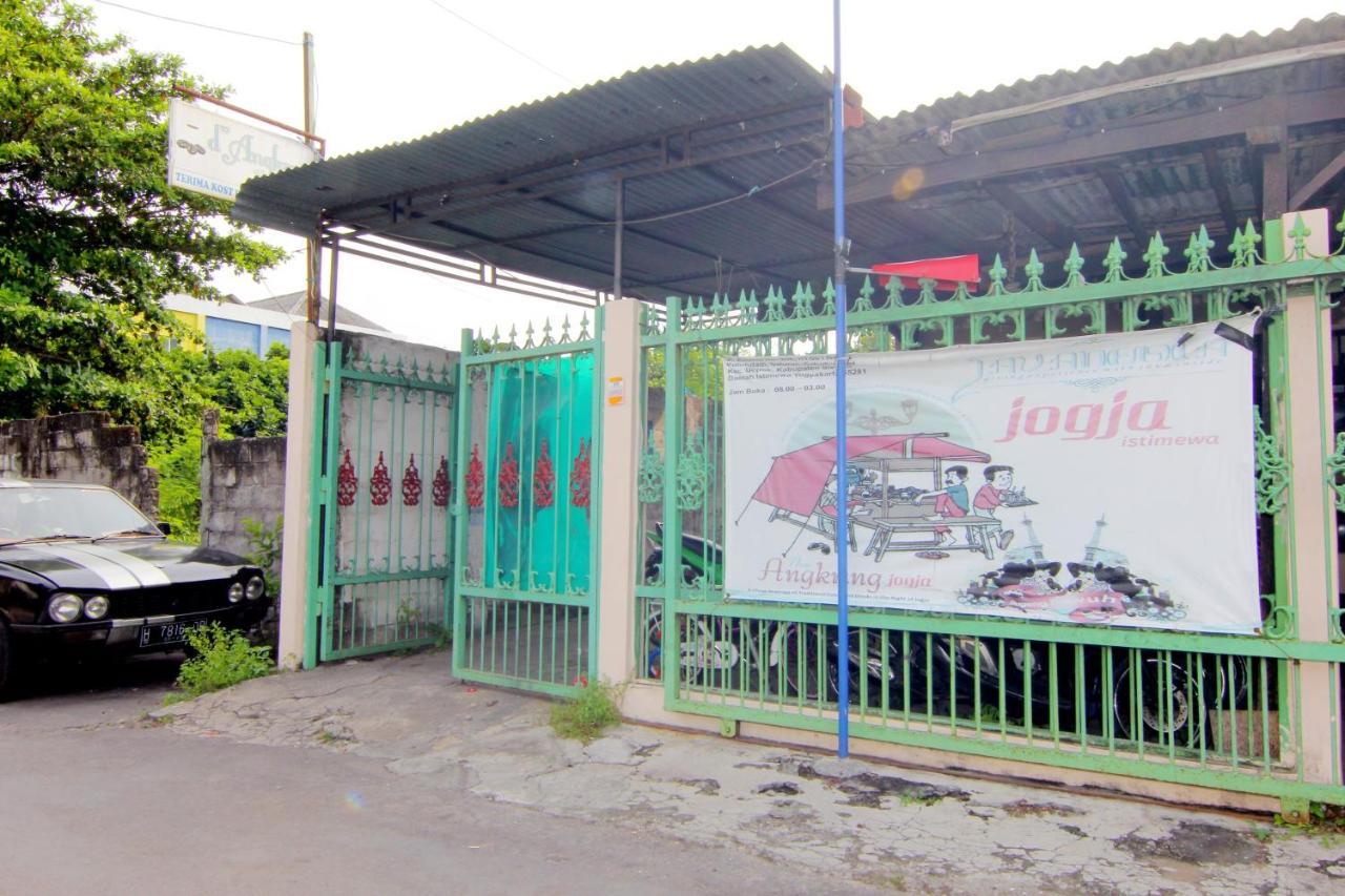 D'Angkring Wisma Sarjana Maguwo Bagian luar foto