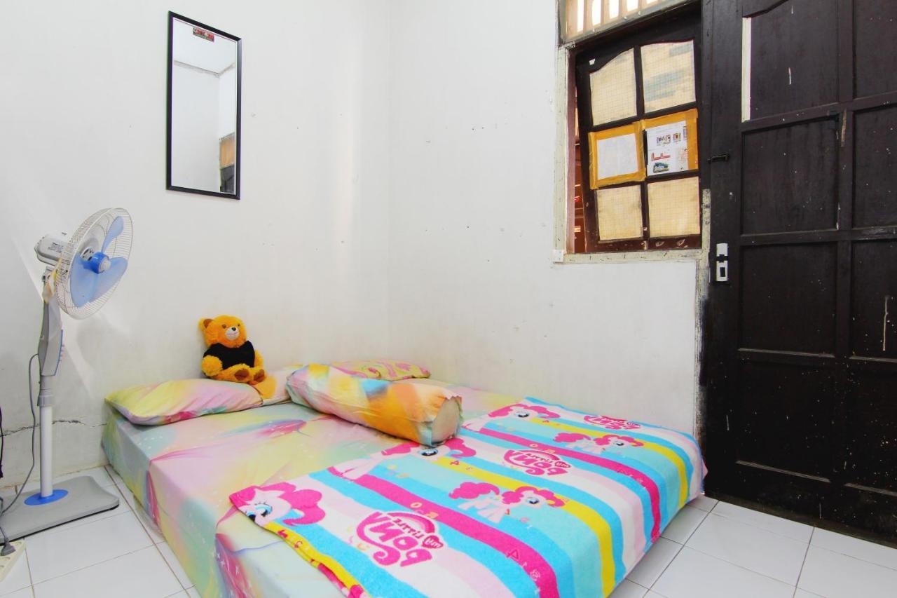 D'Angkring Wisma Sarjana Maguwo Bagian luar foto