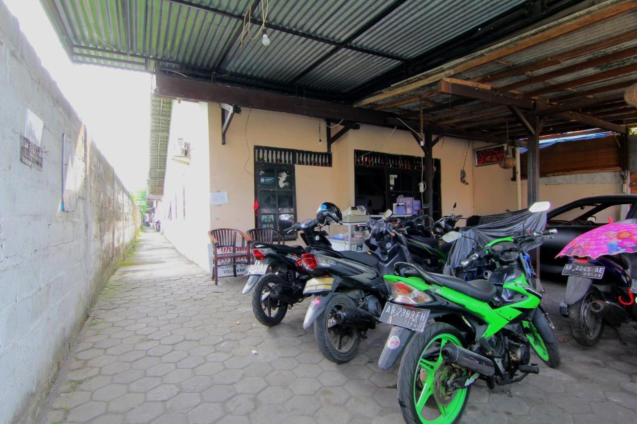 D'Angkring Wisma Sarjana Maguwo Bagian luar foto
